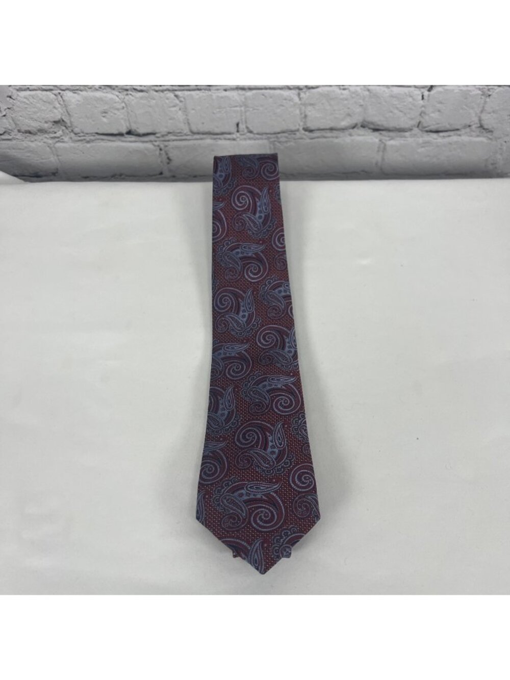 Jos A Bank Red Blue Signature Collection Paisley 100% Silk Neck Tie (58"x3")